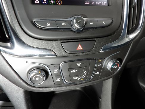 Used 2021 Chevrolet Equinox LT AWD/4WD image 14
