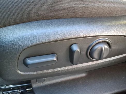 Used 2021 GMC Acadia SLE w/ Driver Convenience Package image 11