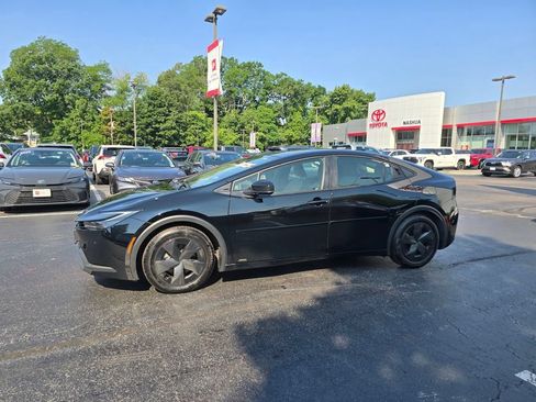 Used 2024 Toyota Prius LE AWD/4WD image 3