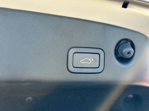 Used 2016 Jaguar XJ L Portfolio image 36