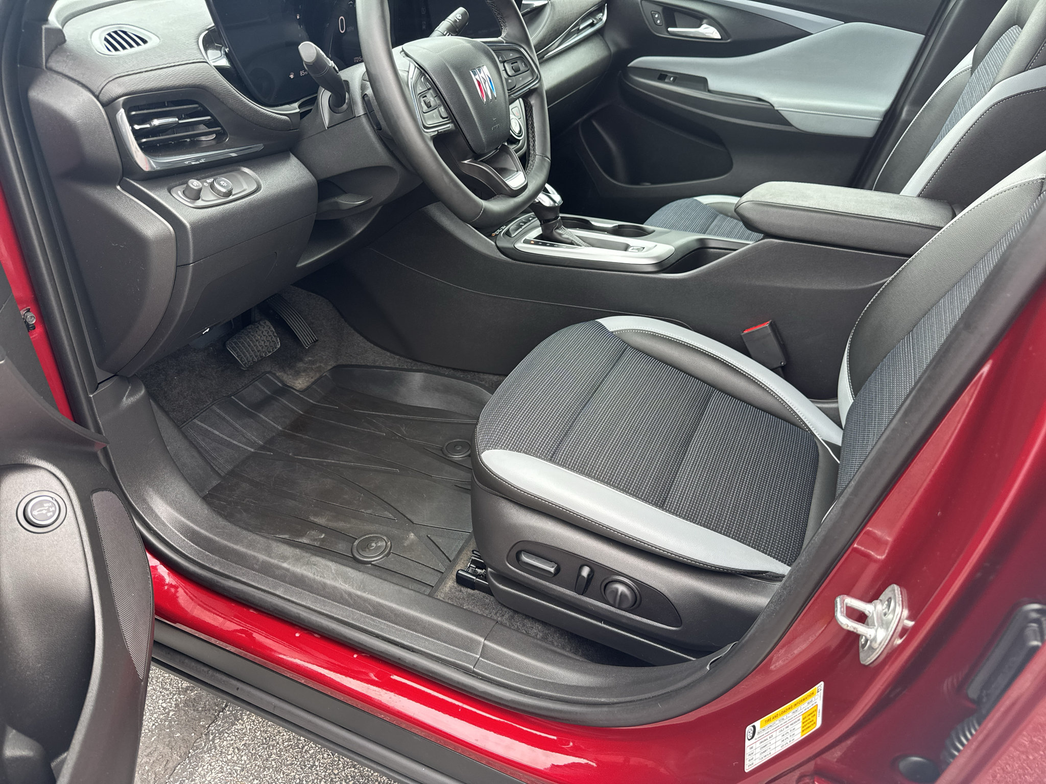 Used 2025 Buick Envista Preferred w/ Convenience I Package FWD image 25
