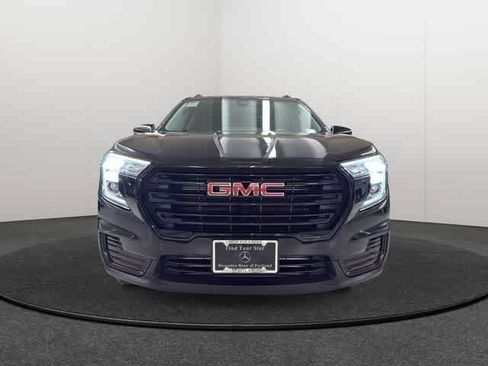 Used 2024 GMC Terrain SLE w/ Elevation Edition AWD/4WD image 2