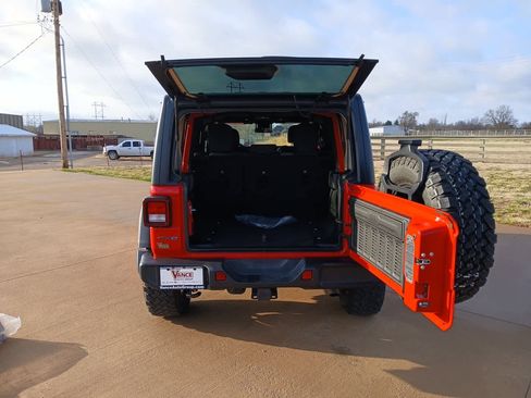 Used 2025 Jeep Wrangler Willys image 8