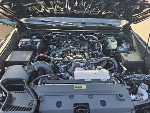 Used 2025 Toyota Tacoma TRD Sport AWD/4WD image 30