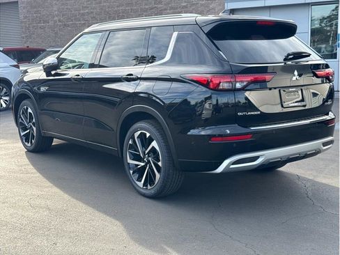 Used 2025 Mitsubishi Outlander 4WD Plug-In Hybrid image 9