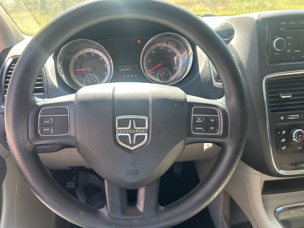 Used 2016 Dodge Grand Caravan SXT FWD image 9