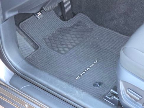 Used 2019 Toyota Camry LE image 31