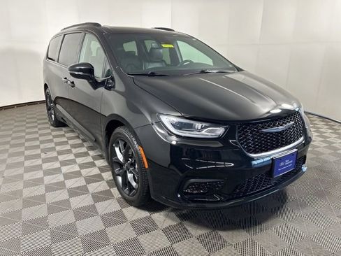 Used 2025 Chrysler Pacifica Limited FWD image 1