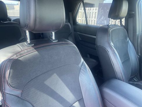 Used 2019 Ford Explorer XLT w/ Equipment Group 202A AWD/4WD image 35