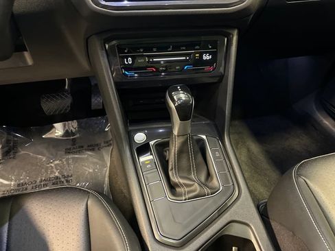 Certified 2023 Volkswagen Tiguan SE w/ Panoramic Sunroof Package FWD image 27