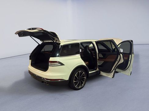 Used 2021 Lincoln Aviator Reserve w/ Equipment Group 202A AWD/4WD image 14