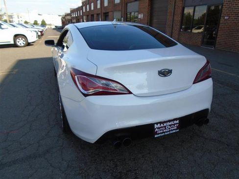 Used 2013 Hyundai Genesis 2.0T RWD image 3