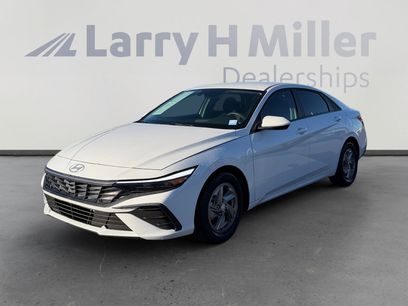 Certified 2025 Hyundai Elantra SE w/ Cargo Package