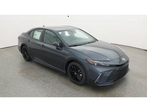 Used 2026 Toyota Camry SE FWD image 13