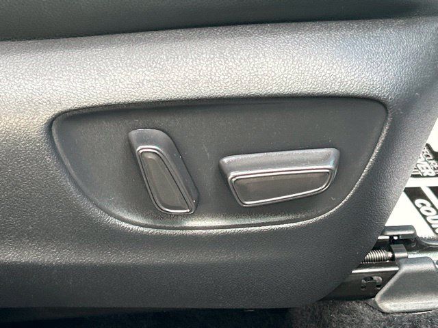 Used 2022 Toyota Highlander XLE AWD/4WD image 32