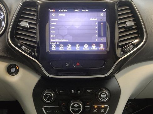 Used 2019 Jeep Cherokee Limited image 25