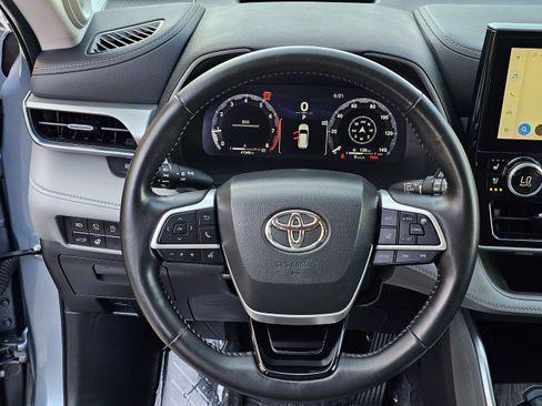 Used 2023 Toyota Highlander Platinum image 38