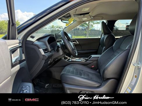 Used 2025 Mitsubishi Outlander SE FWD image 23