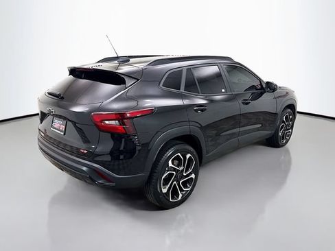 Used 2025 Chevrolet Trax RS w/ Sunroof Package FWD image 7