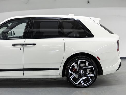 New 2026 Rolls-Royce Cullinan Black Badge image 4