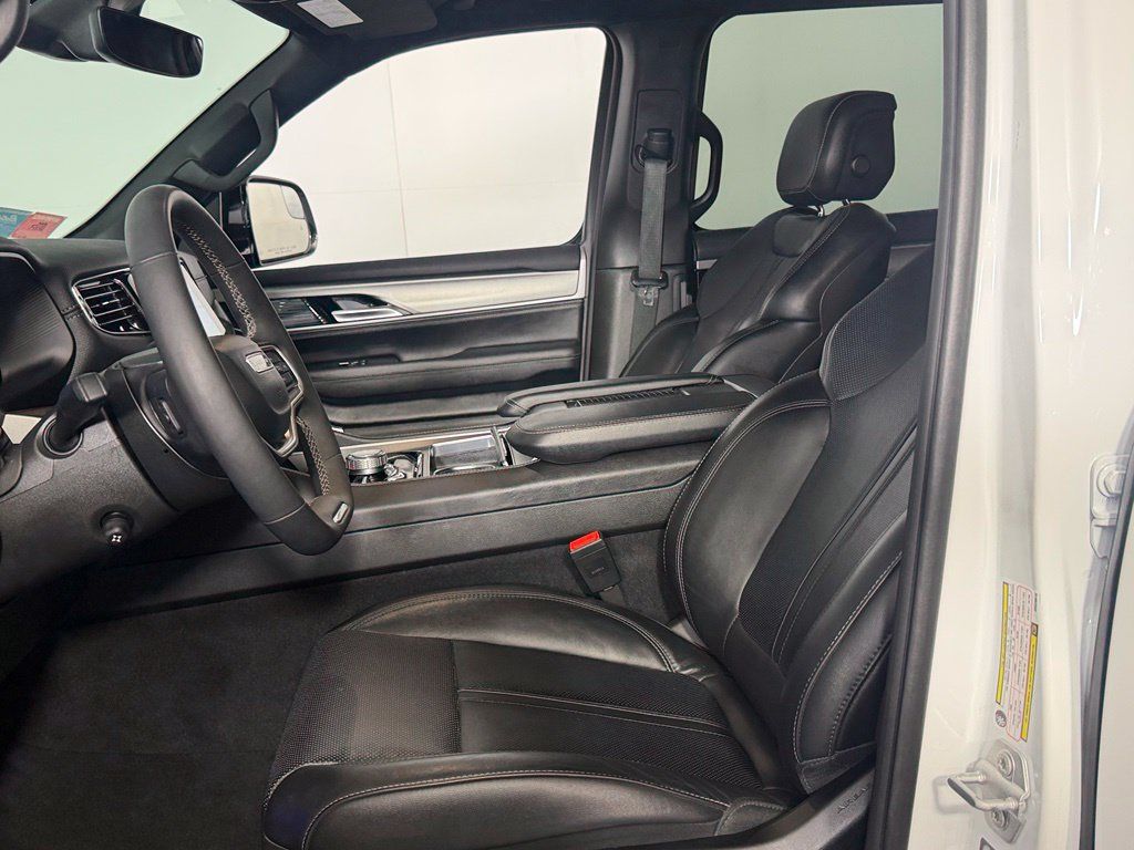 Used 2025 Jeep Wagoneer 4WD image 20