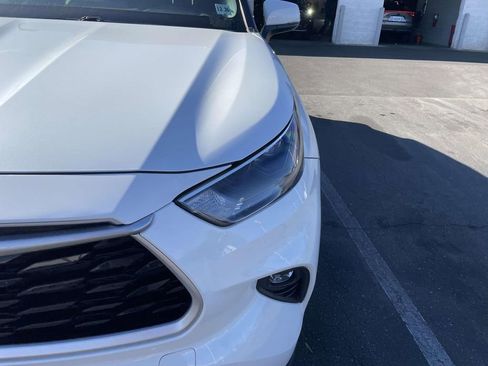 Used 2022 Toyota Highlander XLE image 14