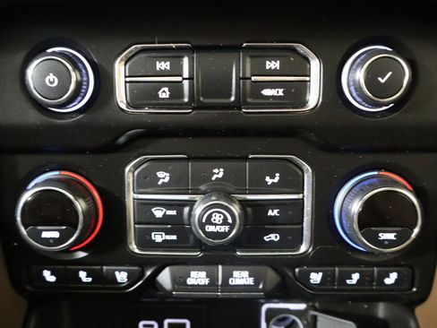 Used 2021 Chevrolet Suburban High Country w/ Premium Package image 25