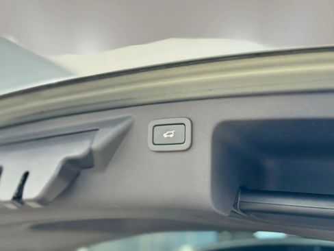 Used 2016 Land Rover Discovery Sport HSE Luxury image 18