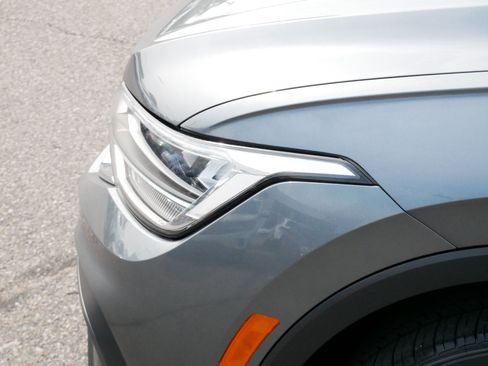 Certified 2024 Volkswagen Tiguan SE AWD/4WD image 16