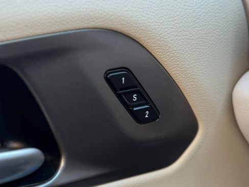 Used 2024 Chrysler Pacifica Touring-L FWD image 28