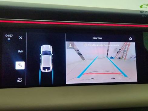 Used 2025 Porsche Macan Electric RWD image 47