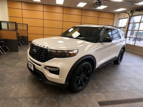 Used 2024 Ford Explorer ST-Line w/ Class IV Trailer Tow Package AWD/4WD image 3