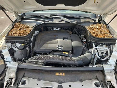 Used 2021 Mercedes-Benz GLC 300 4MATIC image 21