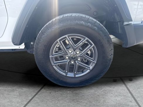 Used 2025 Jeep Wrangler Sport AWD/4WD image 25