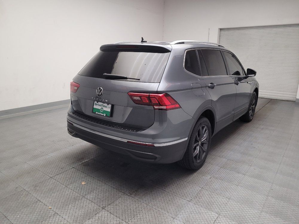 Used 2023 Volkswagen Tiguan SE FWD image 9