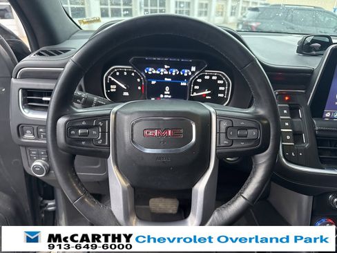 Used 2021 GMC Yukon XL SLT w/ SLT Premium Package image 3