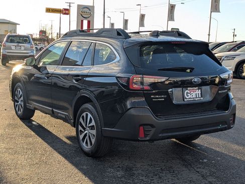 Used 2022 Subaru Outback Premium image 8