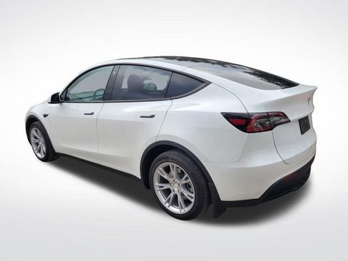 Used 2023 Tesla Model Y Long Range image 5