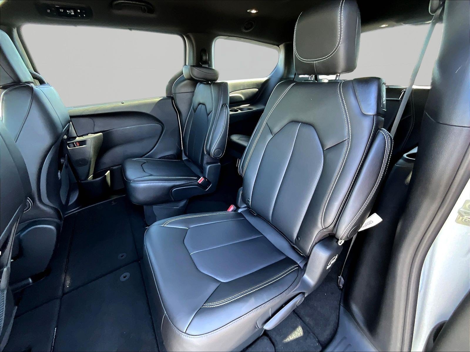 New 2027 Chrysler Pacifica Select AWD/4WD image 17