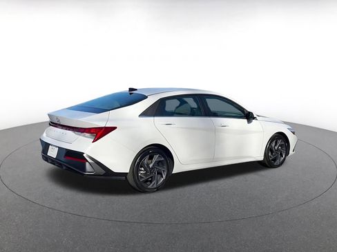 Used 2025 Hyundai Elantra SEL image 14