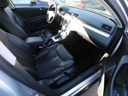 Used 2009 Volkswagen Passat Komfort image 10