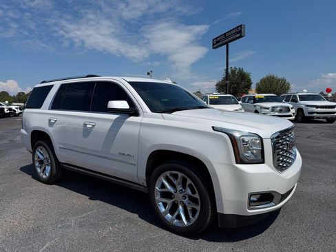 Used 2020 GMC Yukon Denali w/ Denali Premium Package RWD image 2