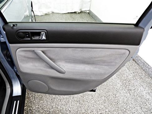 Used 2003 Volkswagen Passat GL image 12