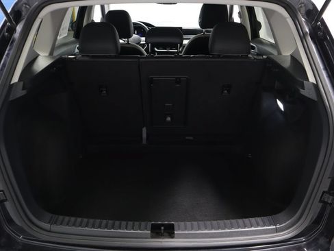 Used 2025 Volkswagen Taos SE FWD image 14