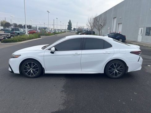 Used 2022 Toyota Camry SE image 8