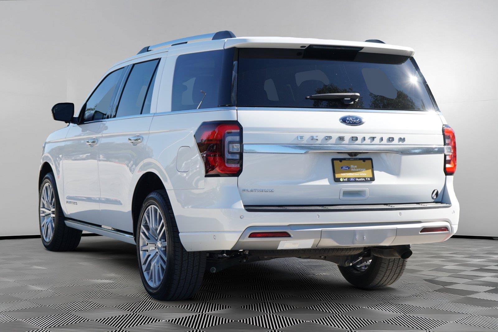 Used 2024 Ford Expedition Platinum RWD image 6