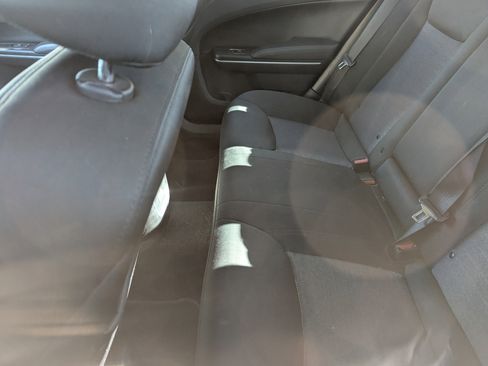 Used 2022 Chrysler 300 Touring image 8