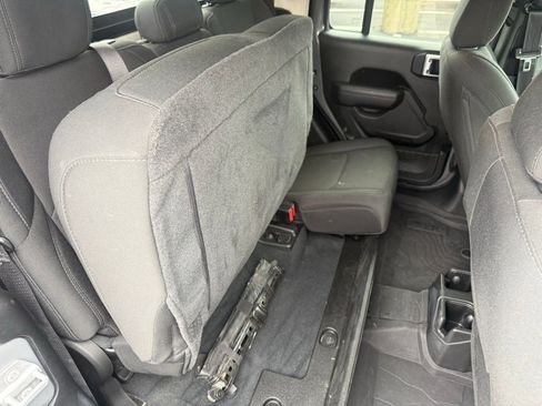 Used 2022 Jeep Gladiator Willys image 44