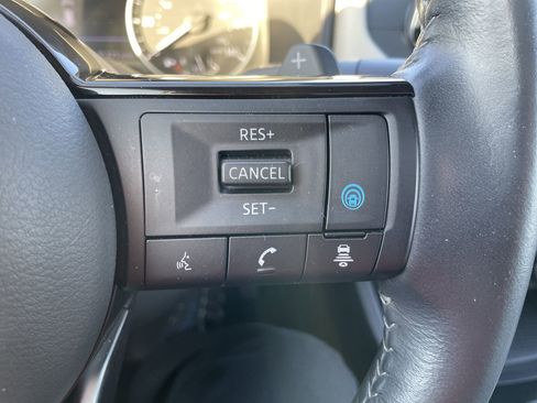 Used 2021 Nissan Rogue SV w/ Premium Package image 23