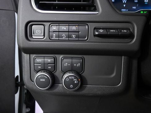 Used 2023 Chevrolet Tahoe Premier AWD/4WD image 25